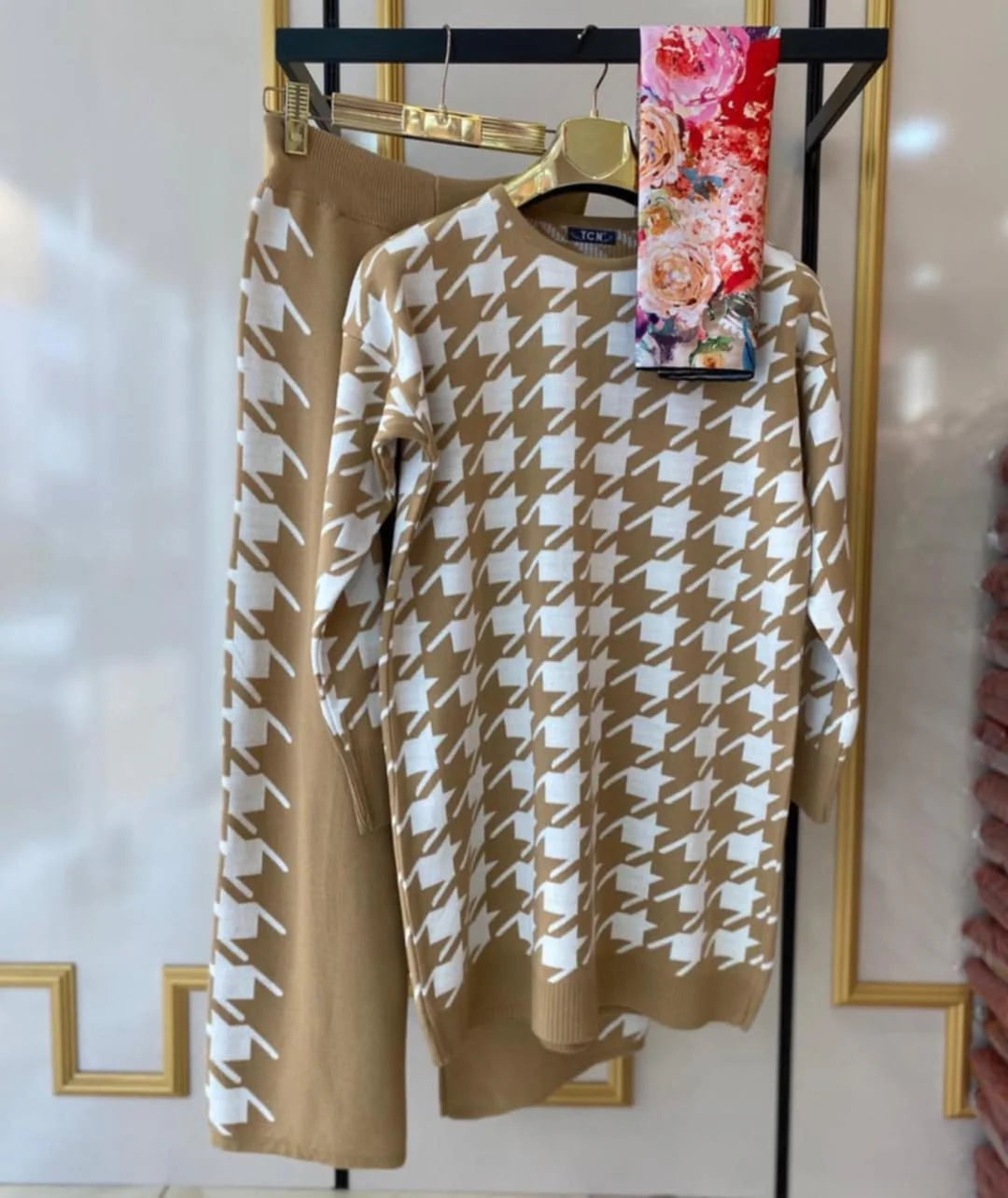 Arrow Printed Long Premium Quality Winter 2-Pcs Tracksuit For Her. WWTS-21